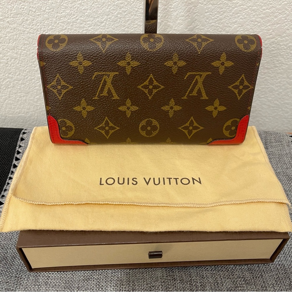 01. LOUIS VUITTON Sarah Retiro Monogram Canvas Wallet Brown/Cerise - Picture 8 of 16